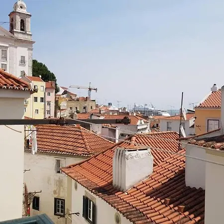 Inloveapartments - Typical Alfama Balcony * リスボン