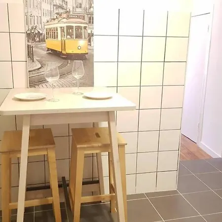 Inloveapartments - Typical Alfama Balcony 리스본